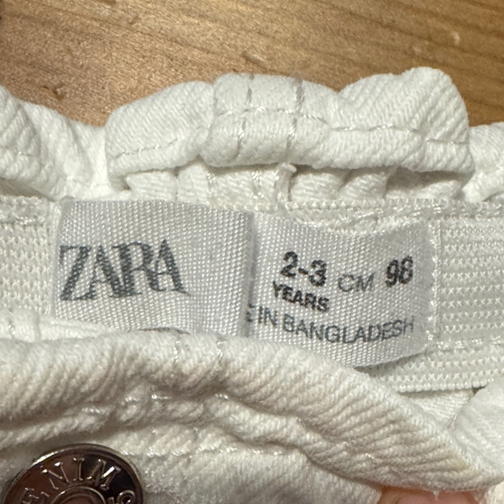 Zara Kids White Ruffle Waist Distressed Jeans - Picture 2 of 3